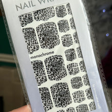 Load image into Gallery viewer, Pedicure nail wrap - Monochrome
